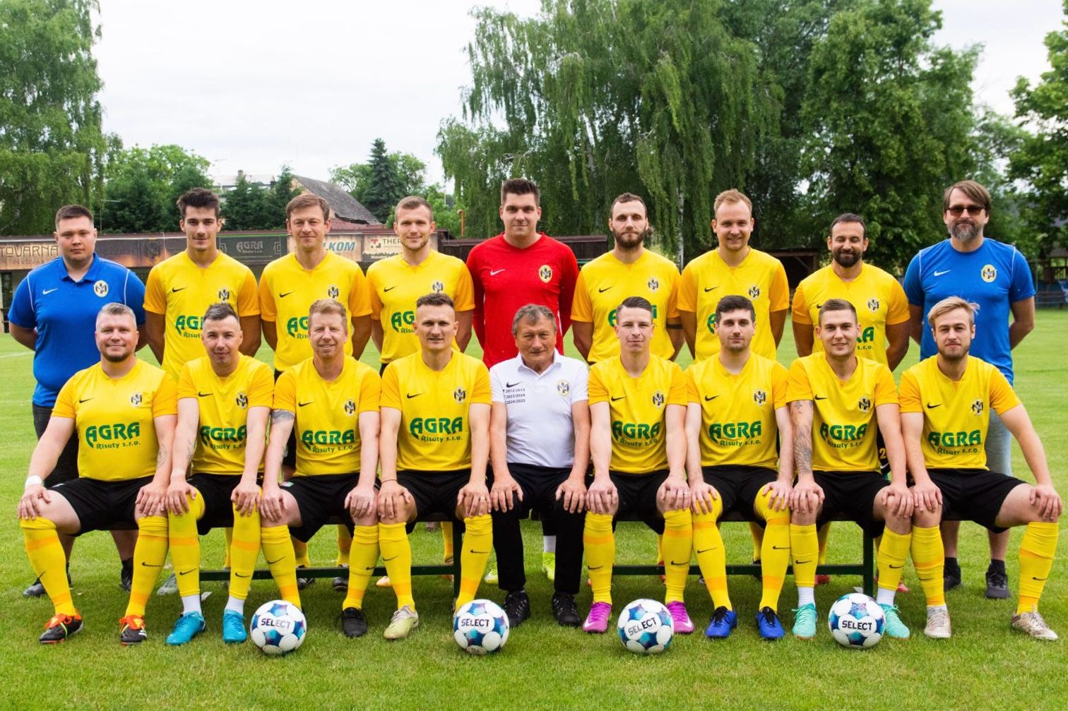 Obhájci titulu = POSTUP